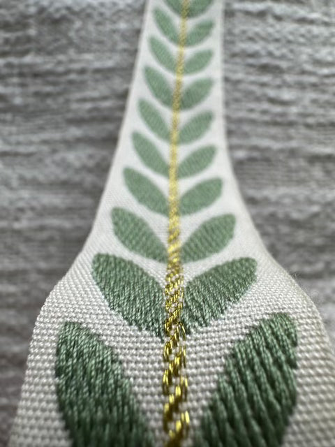 PINE - PASTEL GREEN LEAVES